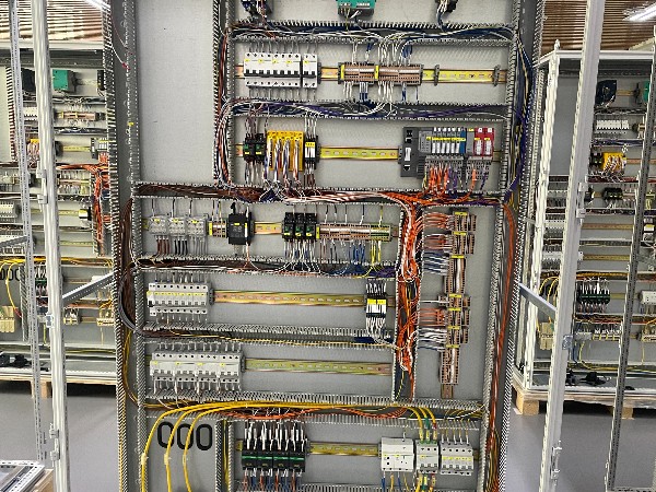 如何解決配電柜線束訂單的非標(biāo)化，多種類小批量需求？