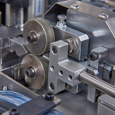 換電線時：無需機械調(diào)整的送線機構(gòu)